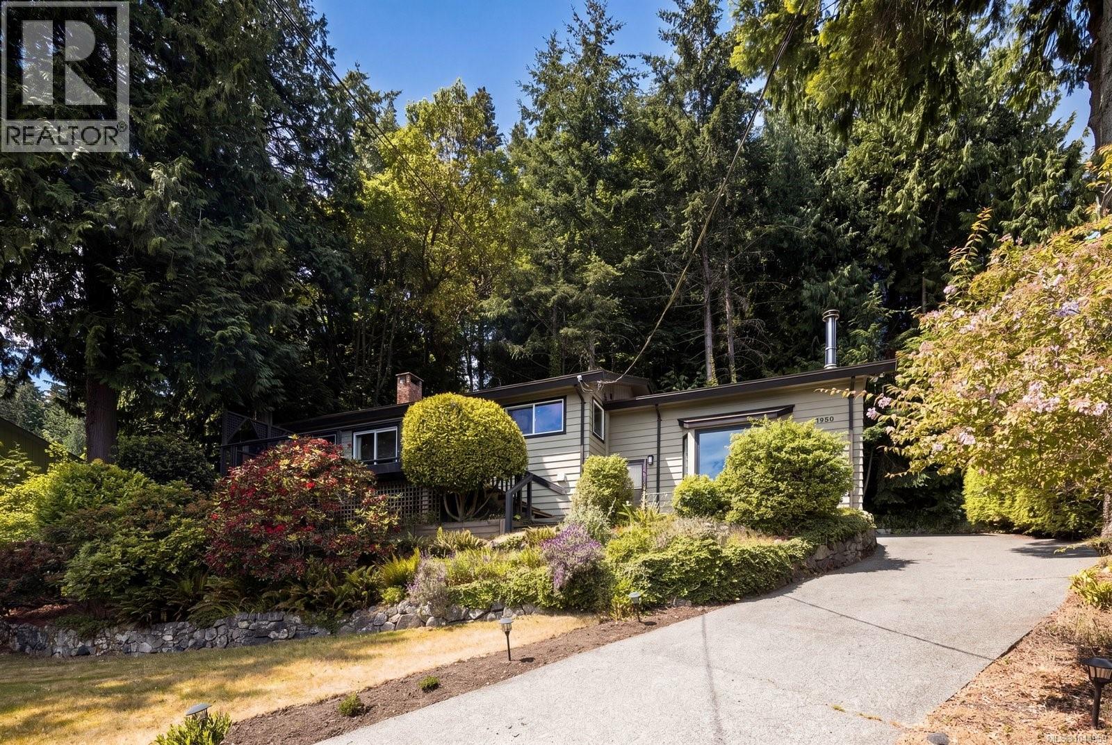 4950 Lochside Dr - Image 7