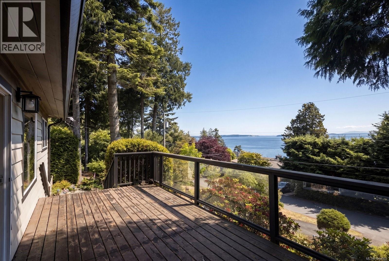 4950 Lochside Dr - Image 3