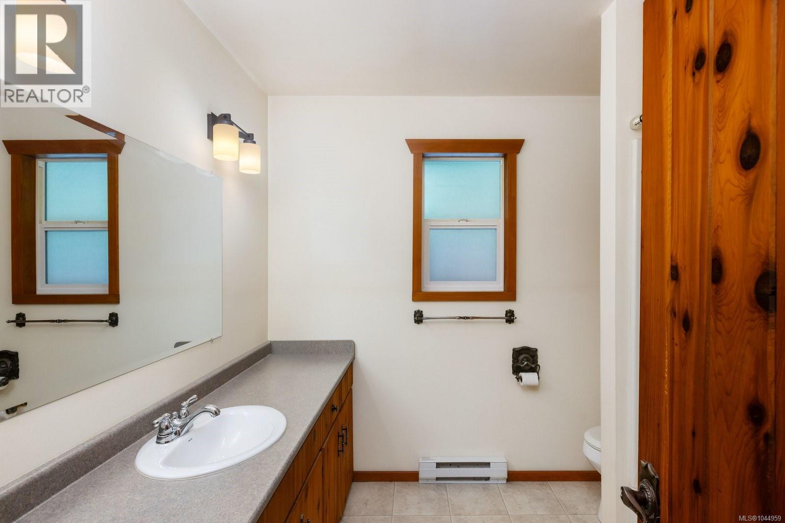 4950 Lochside Dr - Image 26