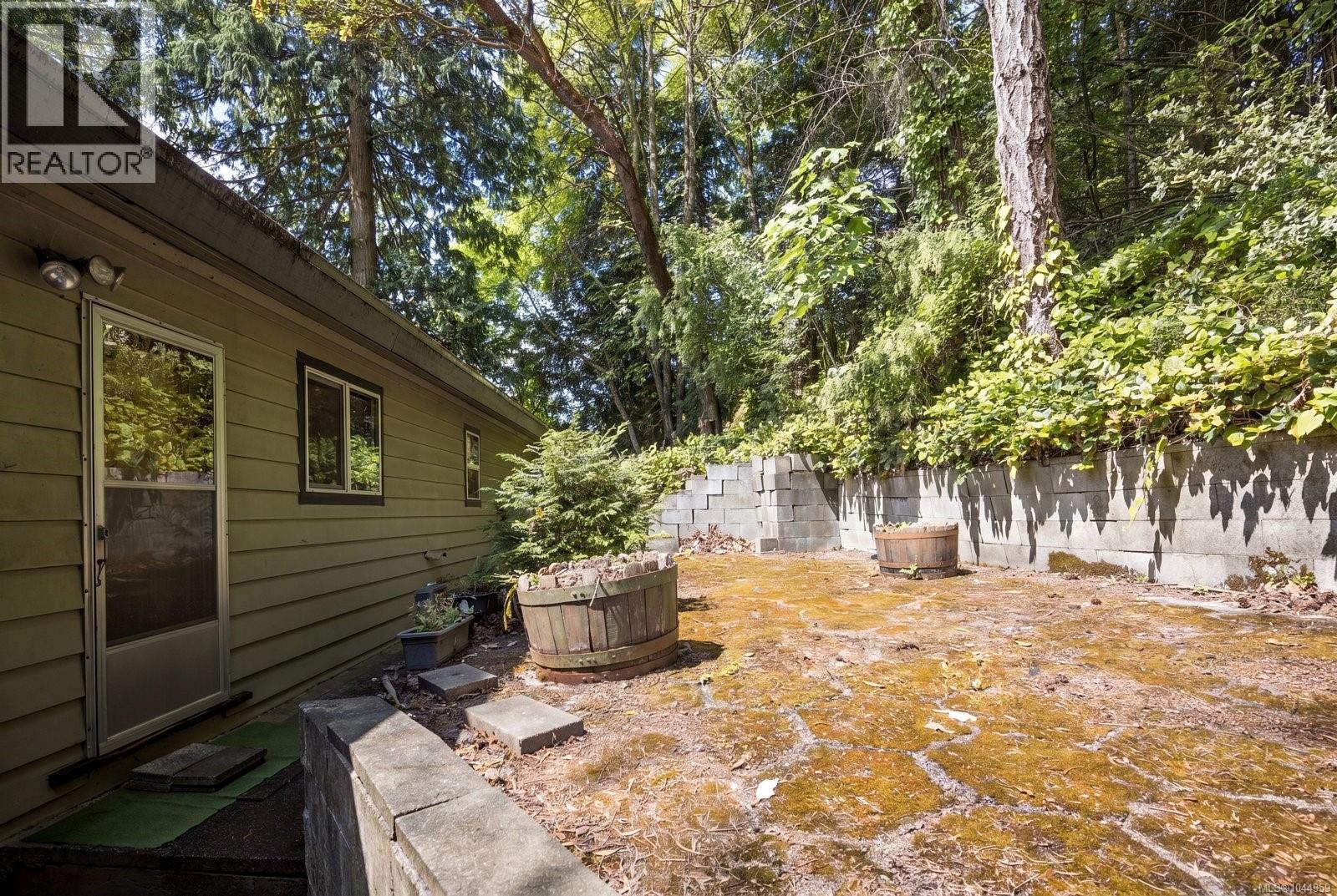 4950 Lochside Dr - 8