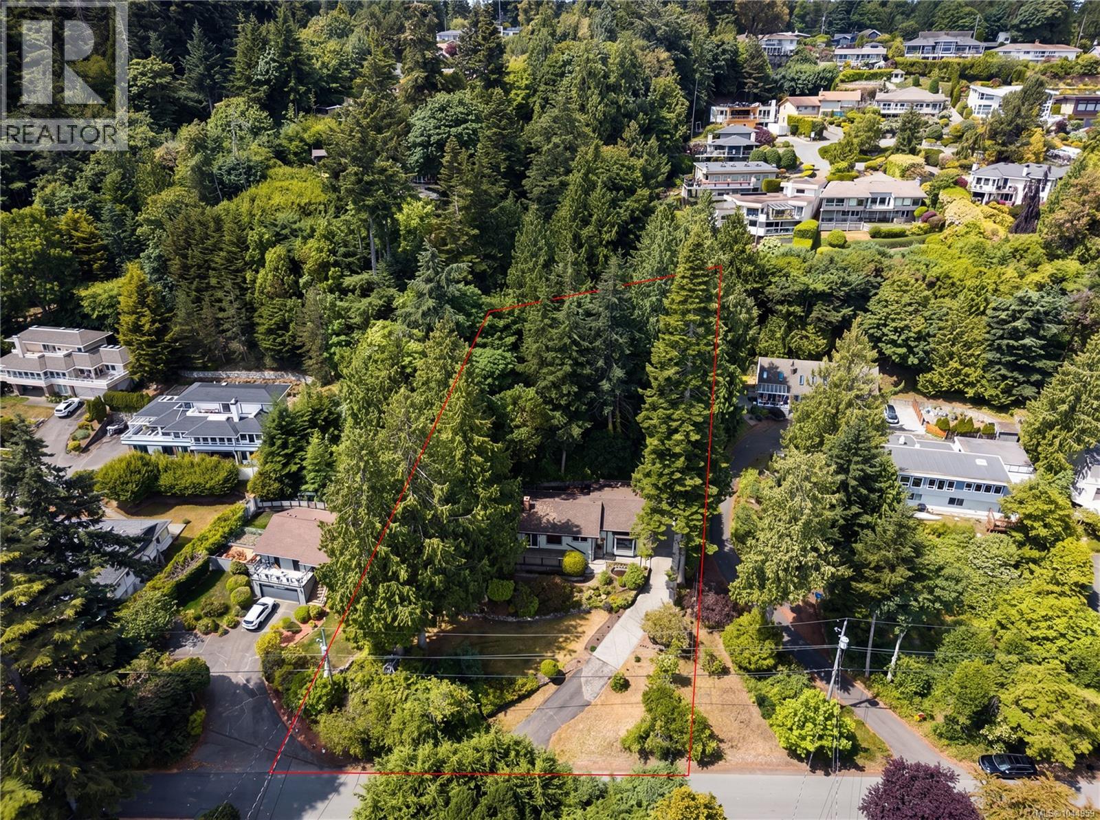 4950 Lochside Dr - 9