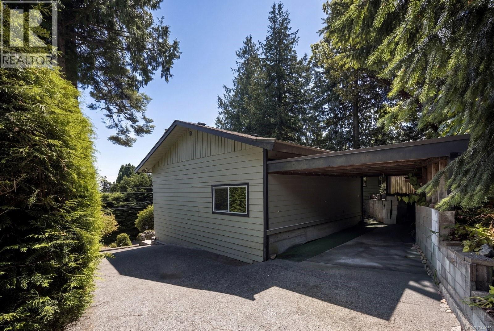 4950 Lochside Dr - 5