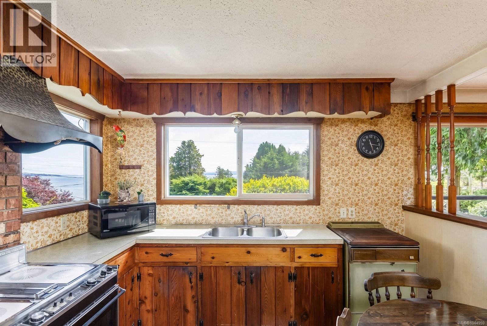 4950 Lochside Dr - 16