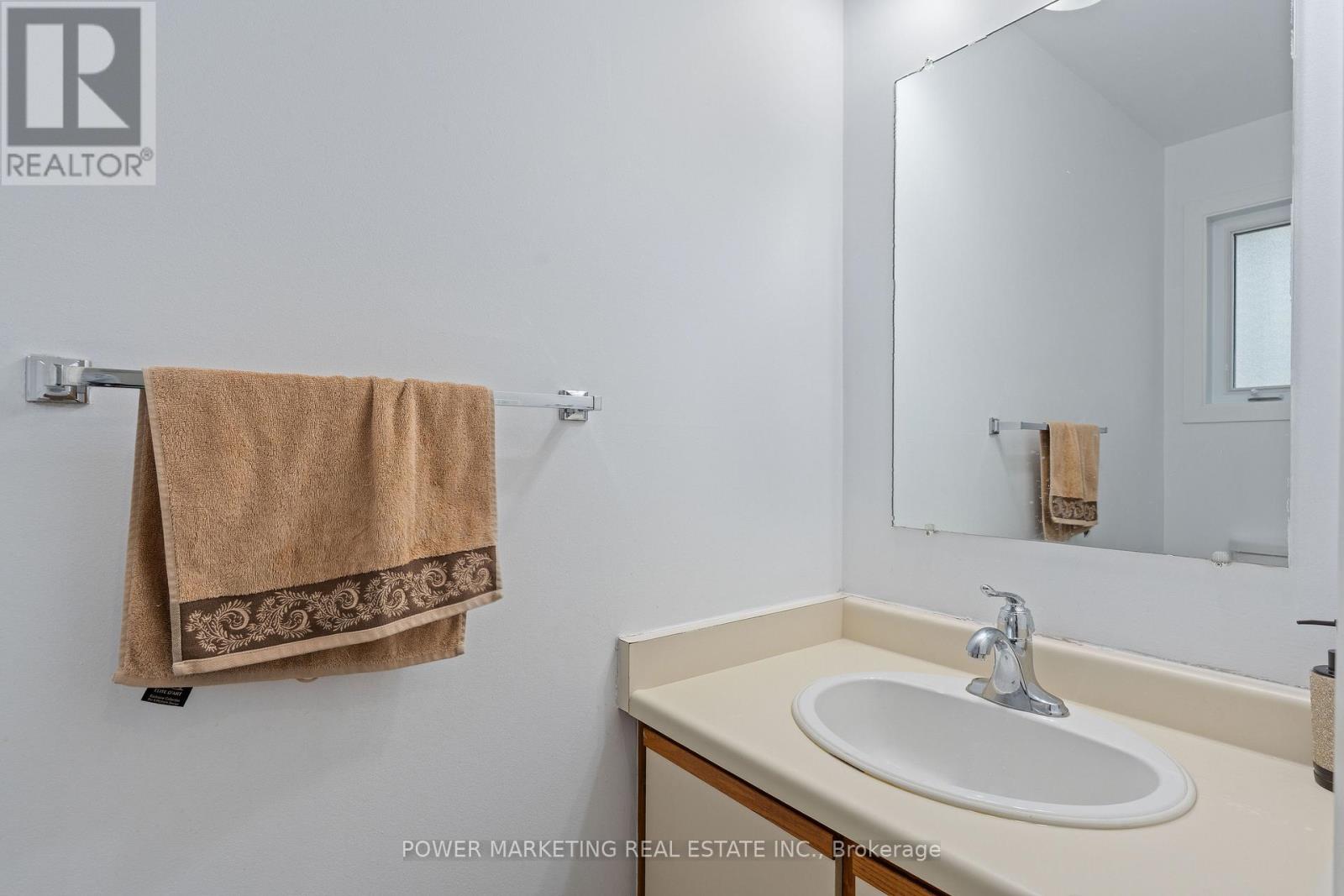 3 Bed, 2 Bath House for Sale in Ottawa – 10 BUJOLD COURT, Ottawa – MLS# X13637386 - Image 8