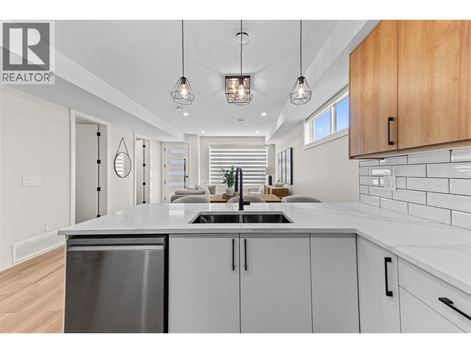 #2 1034 Martin Avenue - 13