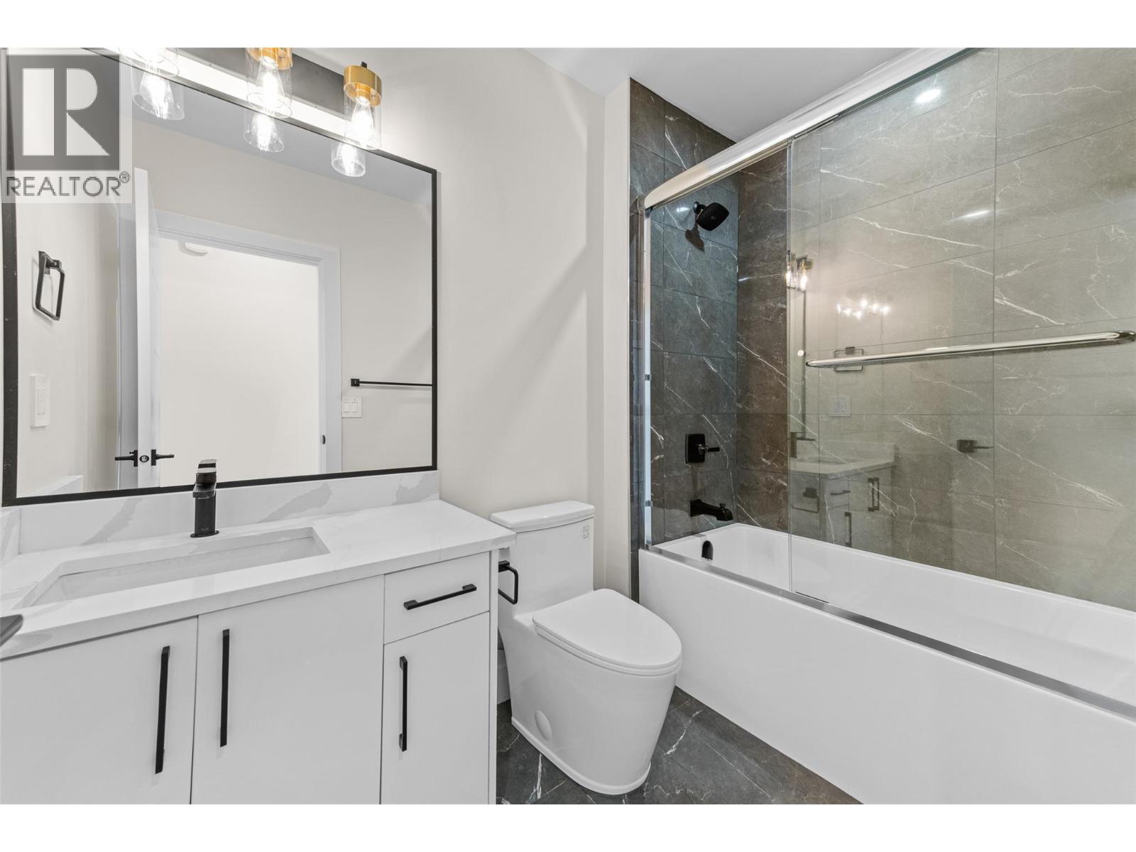 #2 1034 Martin Avenue - 17