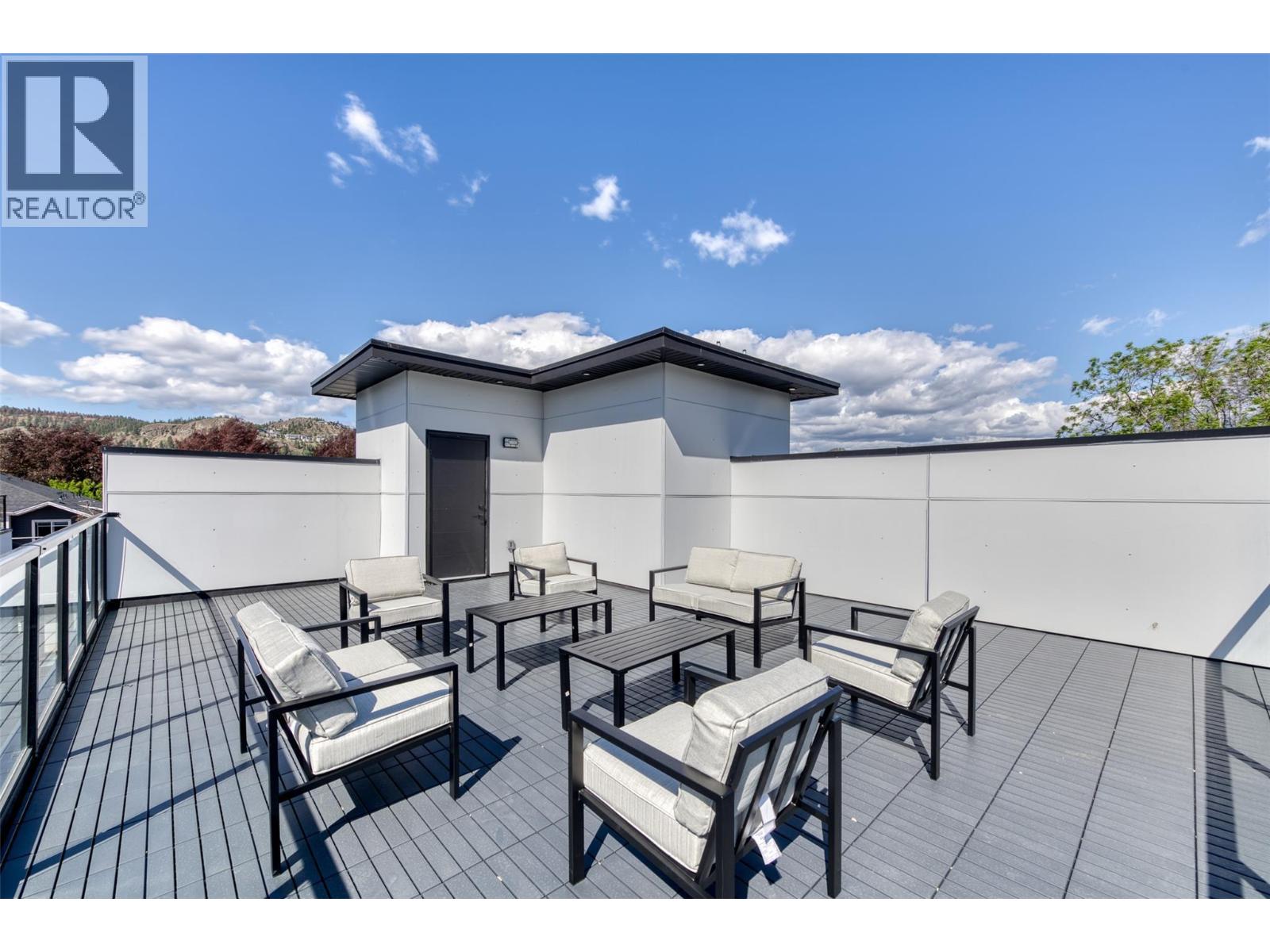 #2 1034 Martin Avenue - 24