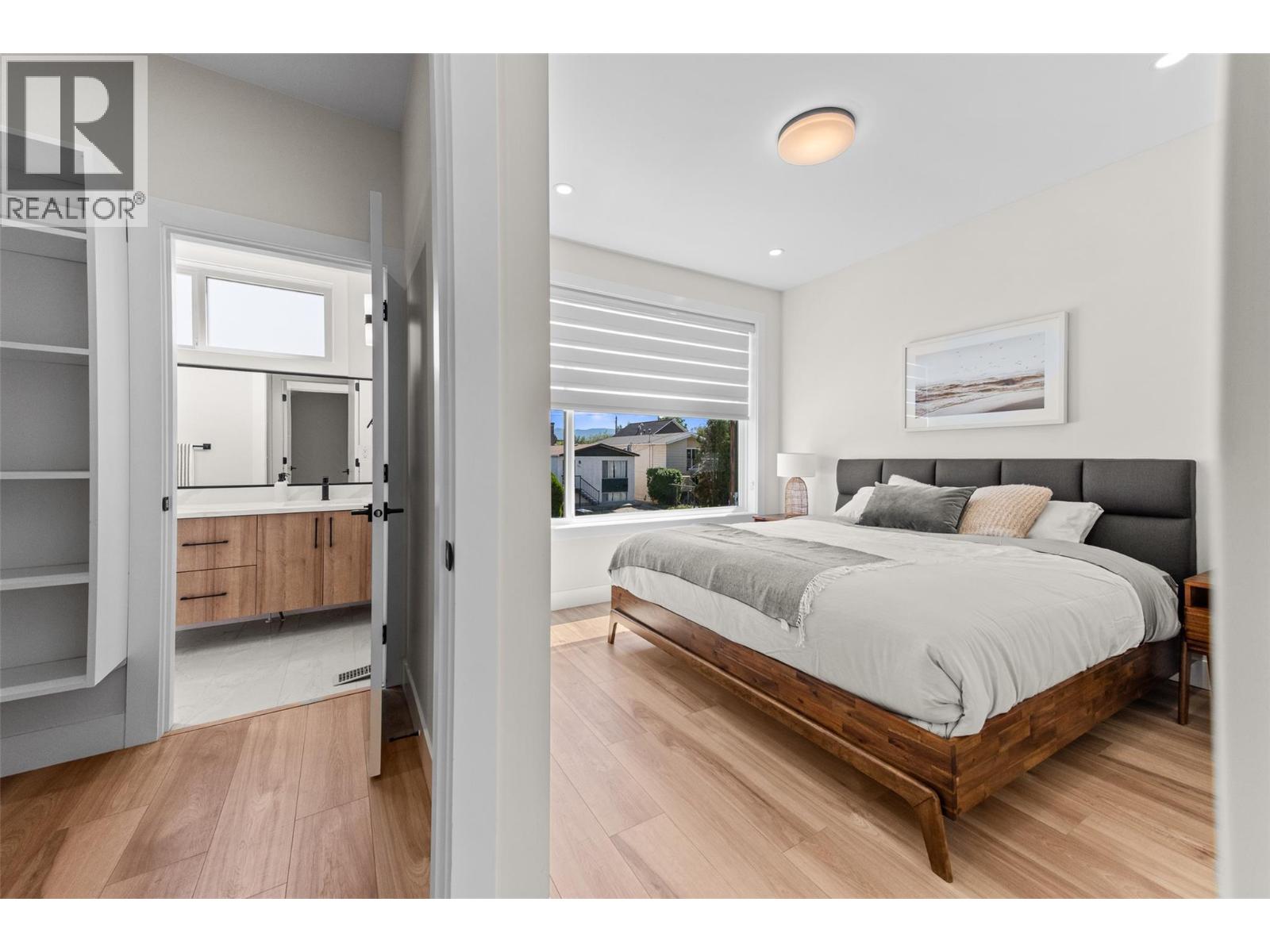 #2 1034 Martin Avenue - 18