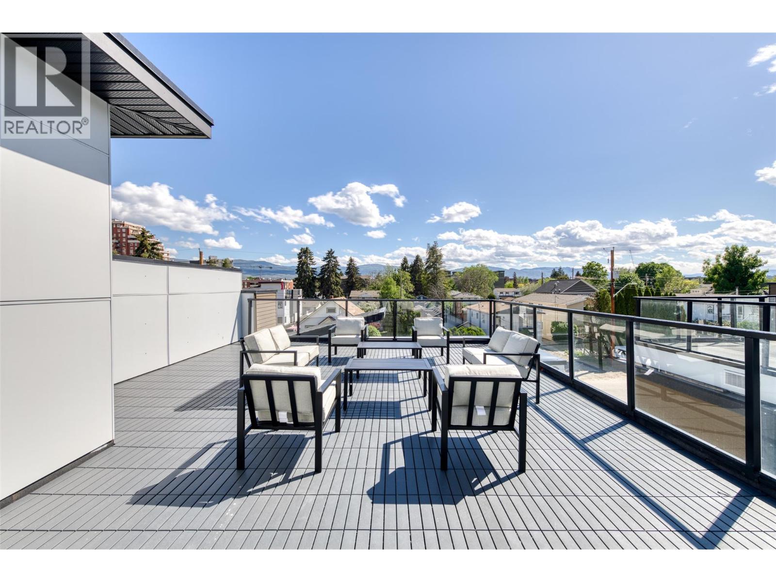 #4 1034 Martin Avenue - 23