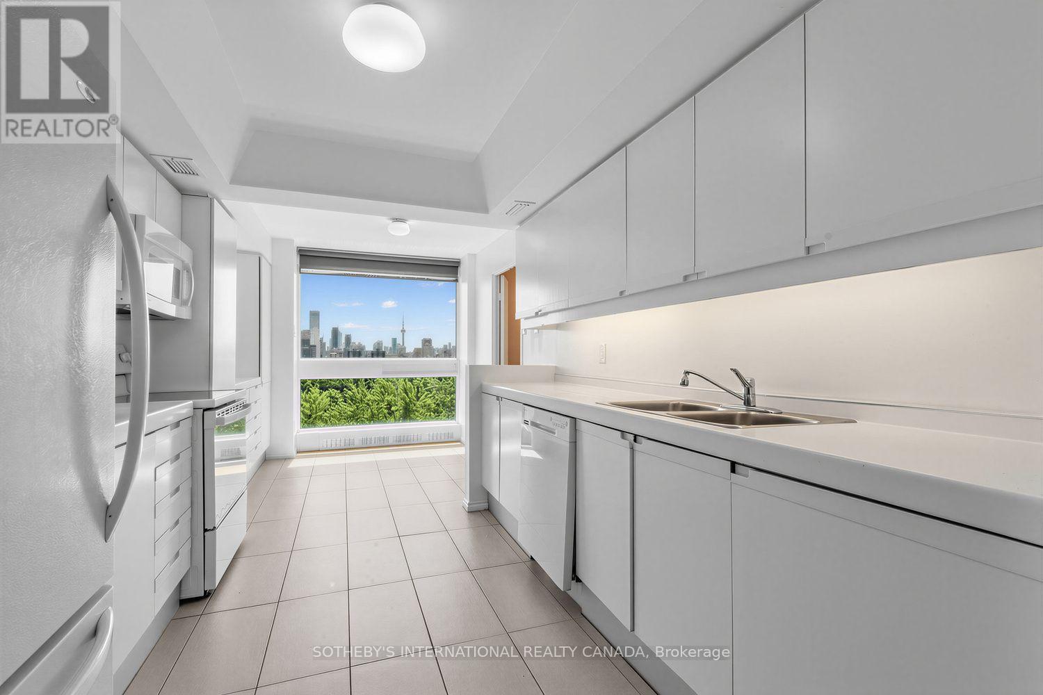 #902 61 ST CLAIR AVENUE W - Image 10