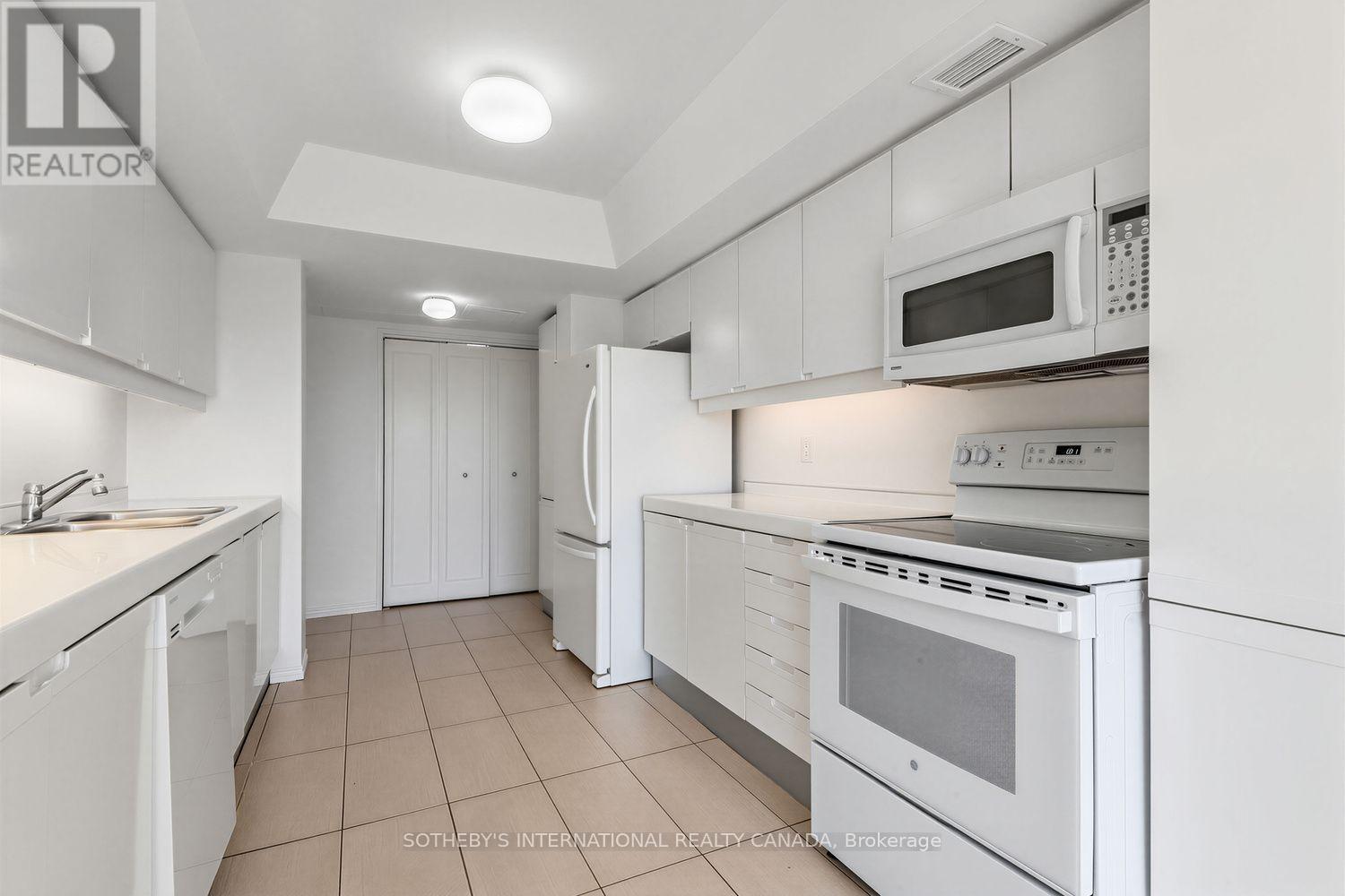 #902 61 ST CLAIR AVENUE W - Image 11