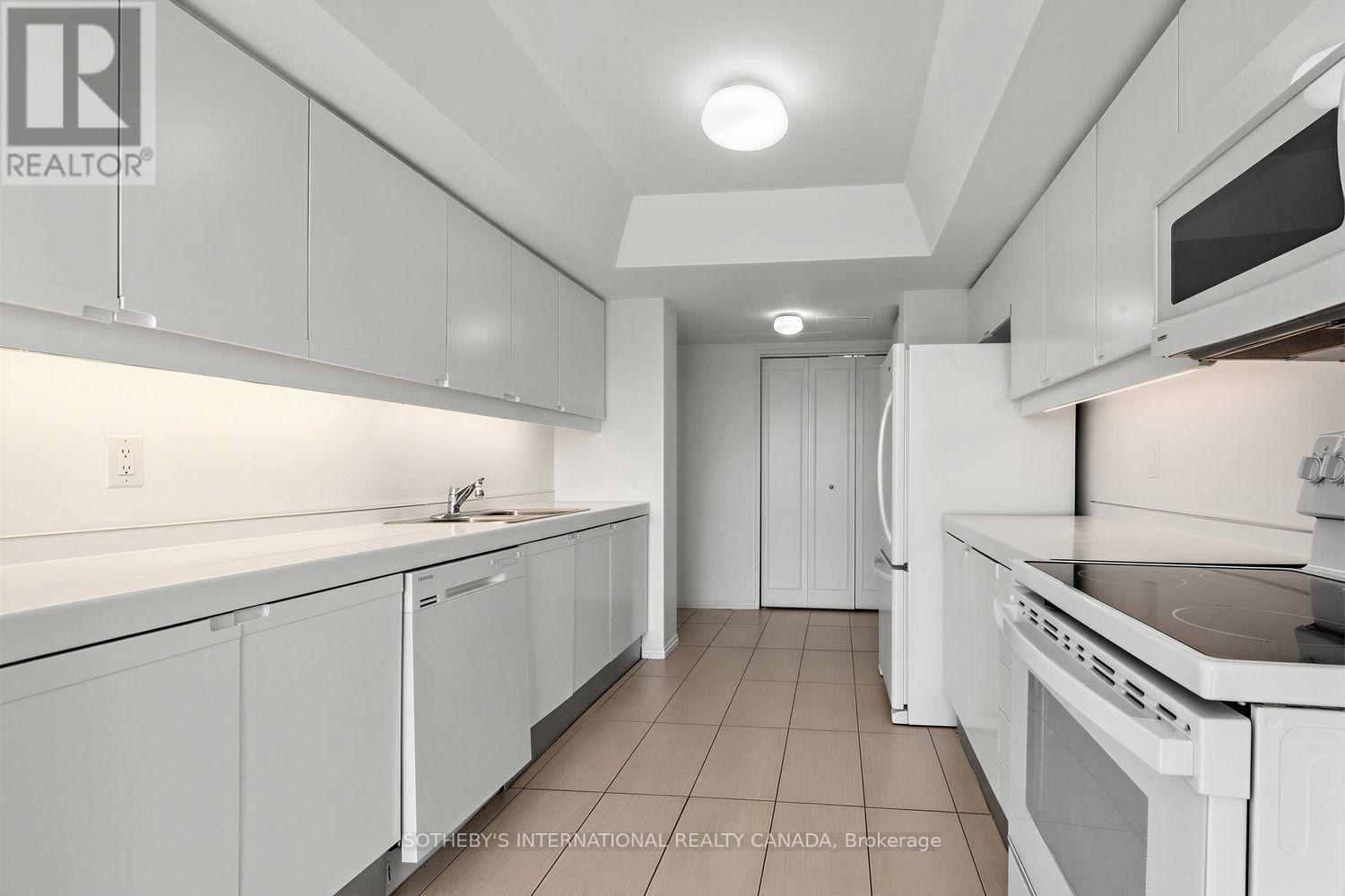 #902 61 ST CLAIR AVENUE W - Image 12