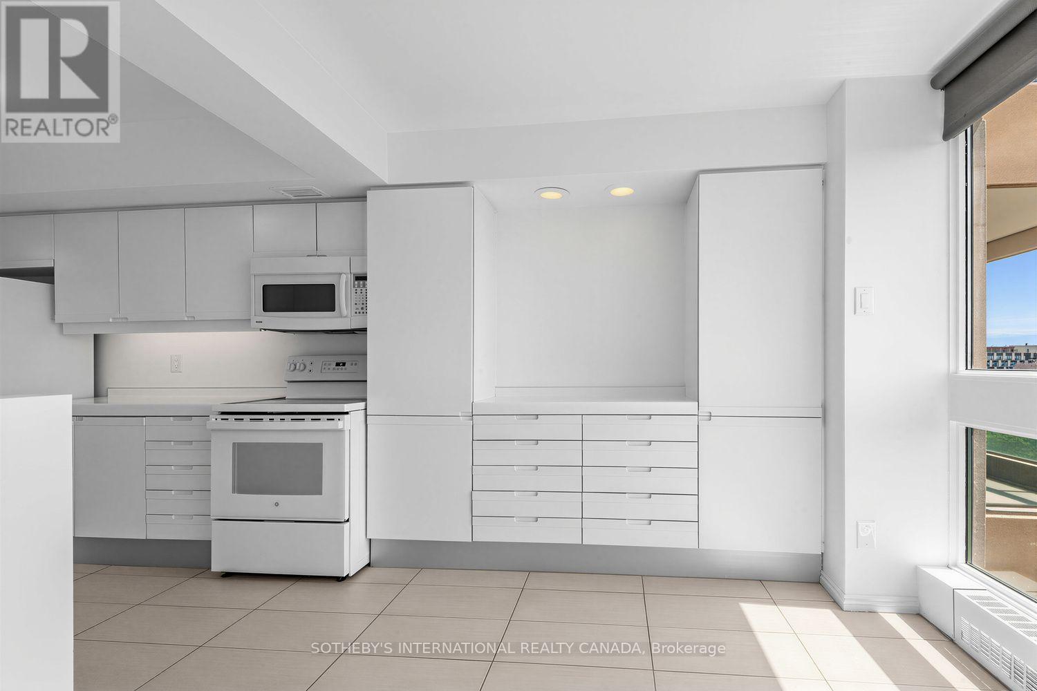 #902 61 ST CLAIR AVENUE W - Image 13