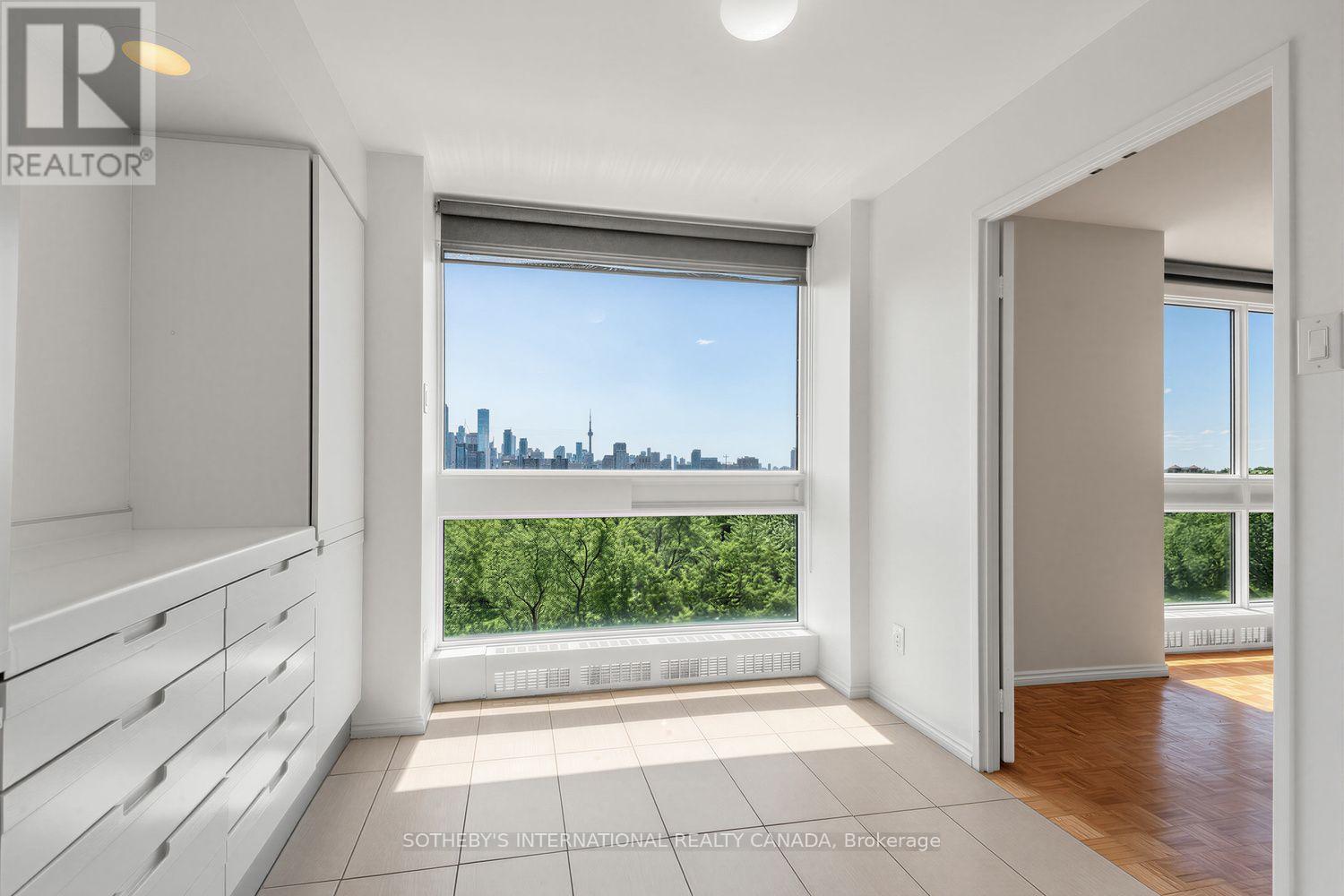#902 61 ST CLAIR AVENUE W - Image 15