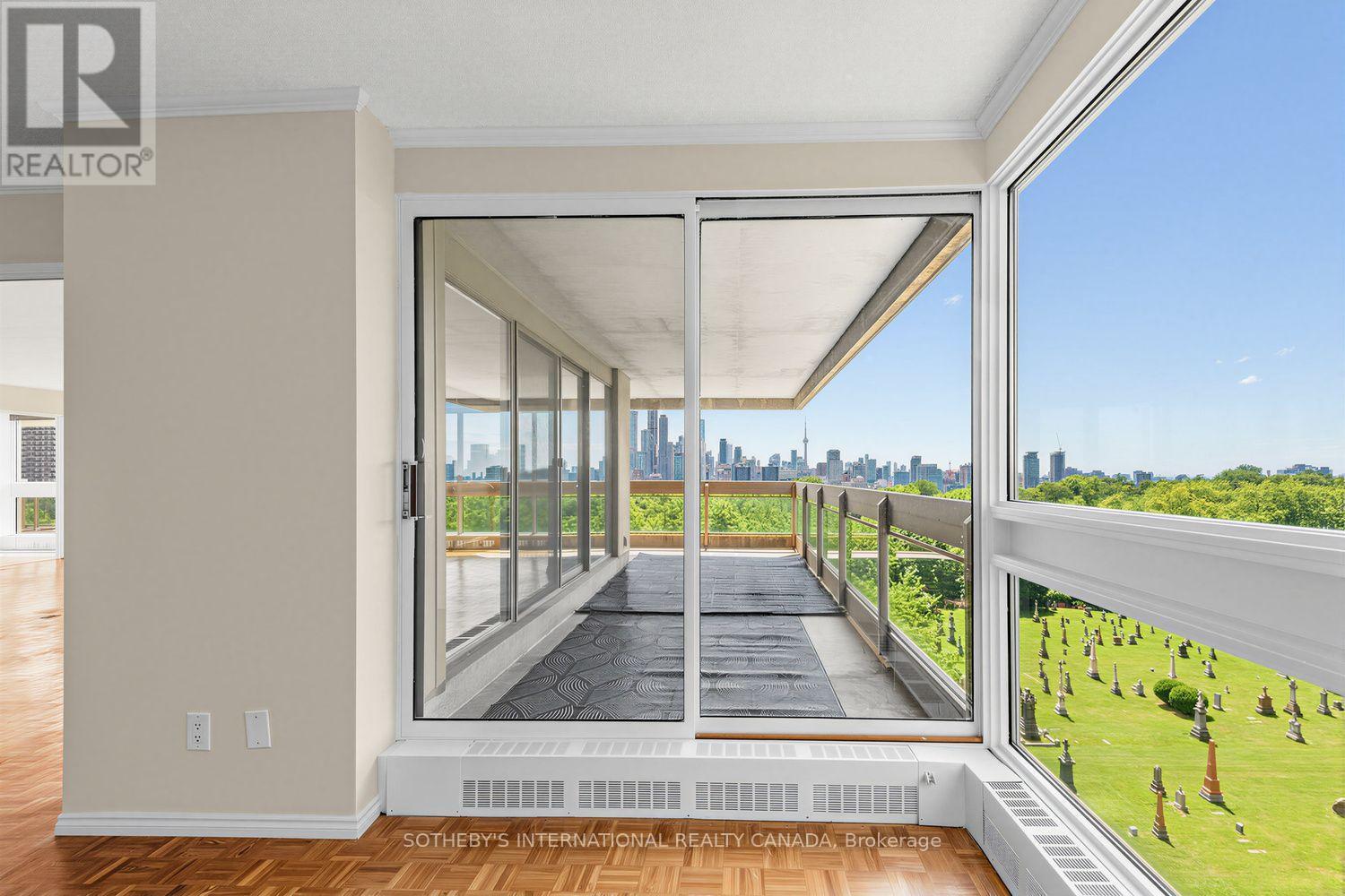 #902 61 ST CLAIR AVENUE W - Image 20