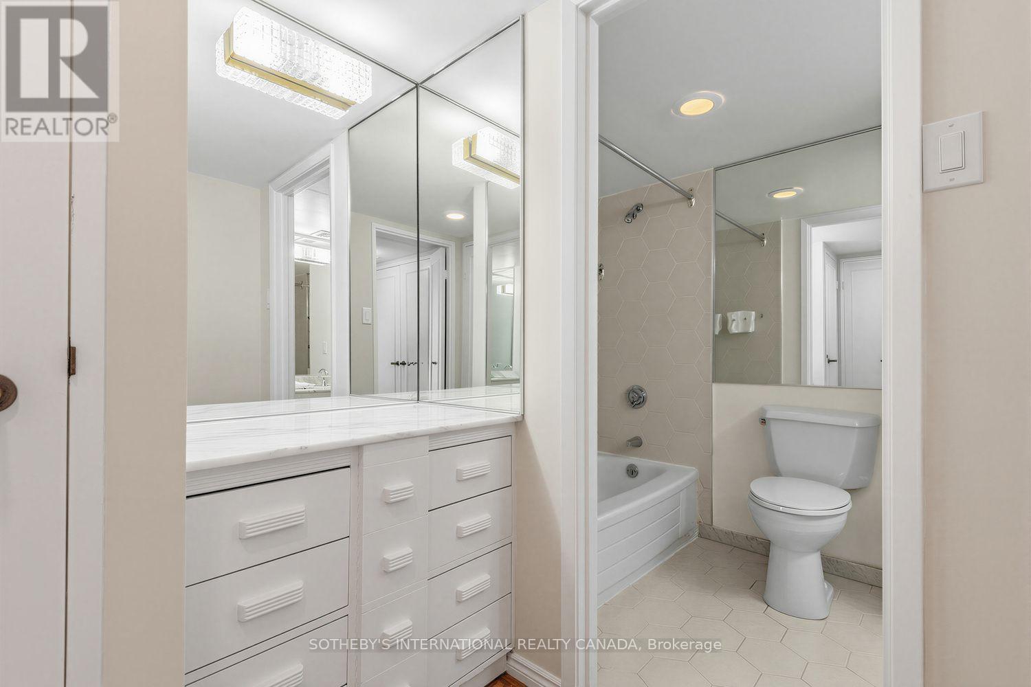 #902 61 ST CLAIR AVENUE W - Image 21