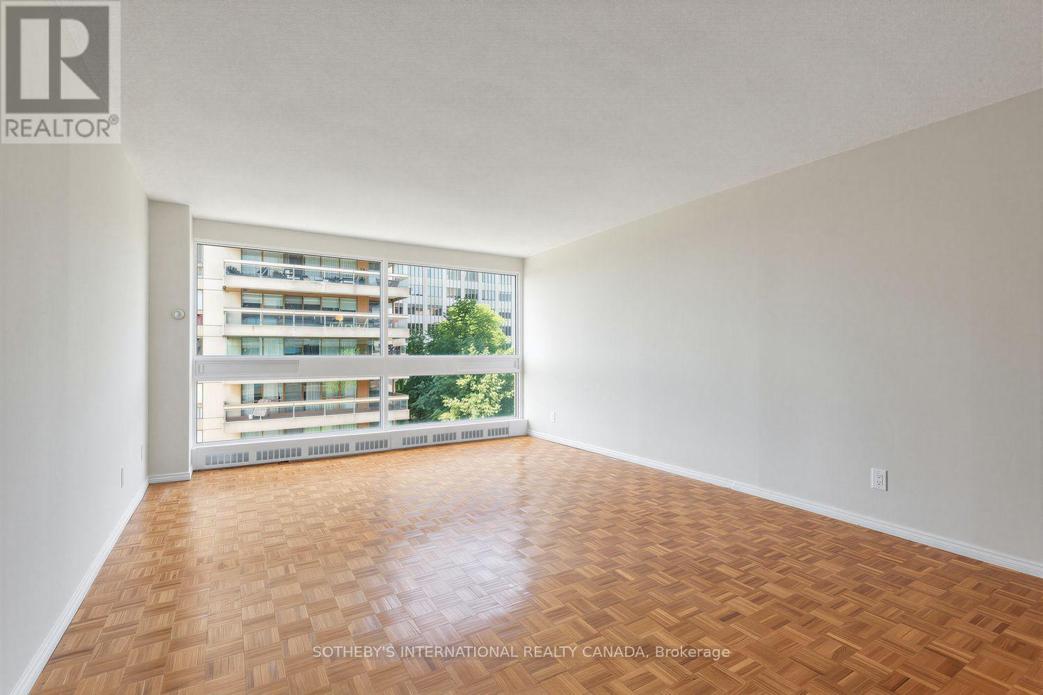 #902 61 ST CLAIR AVENUE W - Image 24