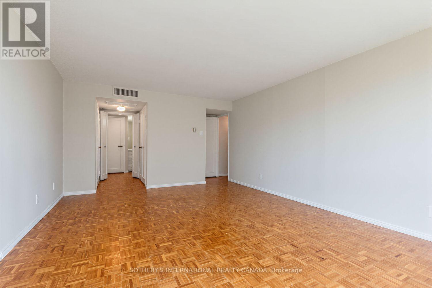#902 61 ST CLAIR AVENUE W - Image 26