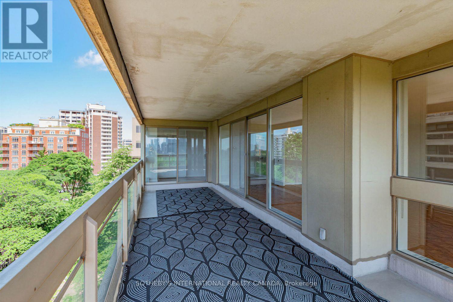 #902 61 ST CLAIR AVENUE W - Image 32