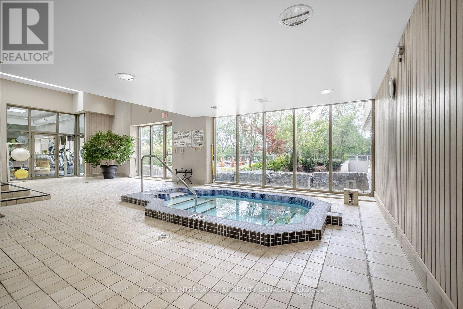 #902 61 ST CLAIR AVENUE W - Image 38