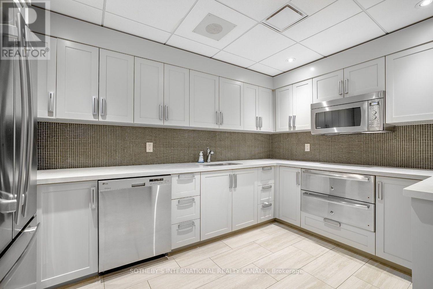 #902 61 ST CLAIR AVENUE W - 41