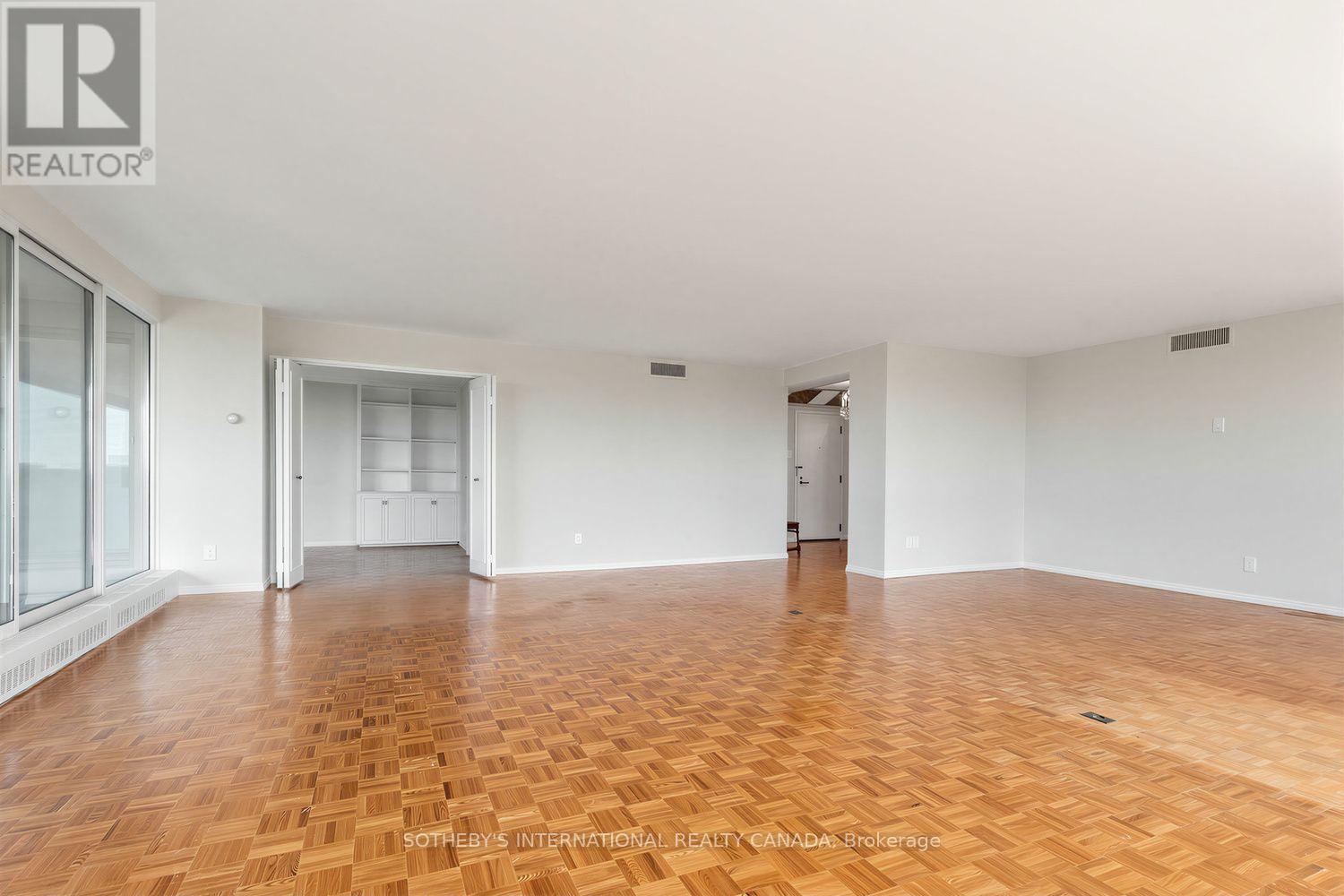 #902 61 ST CLAIR AVENUE W - Image 8