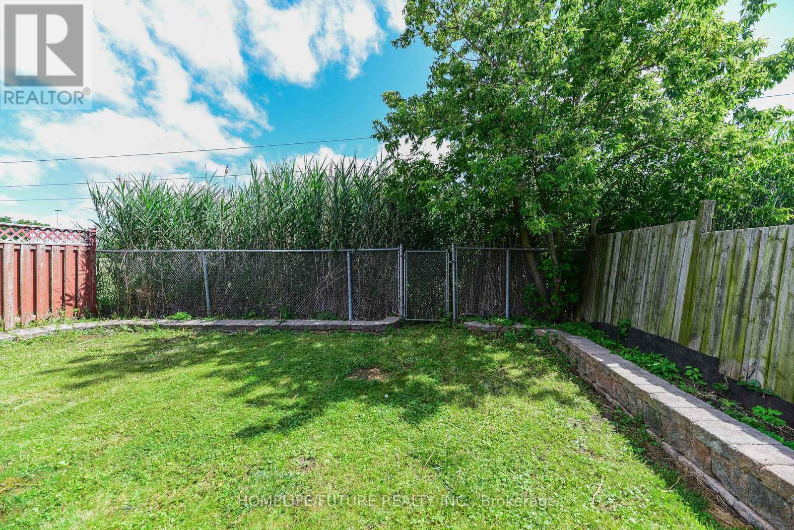 1404 TROWBRIDGE DRIVE - 21