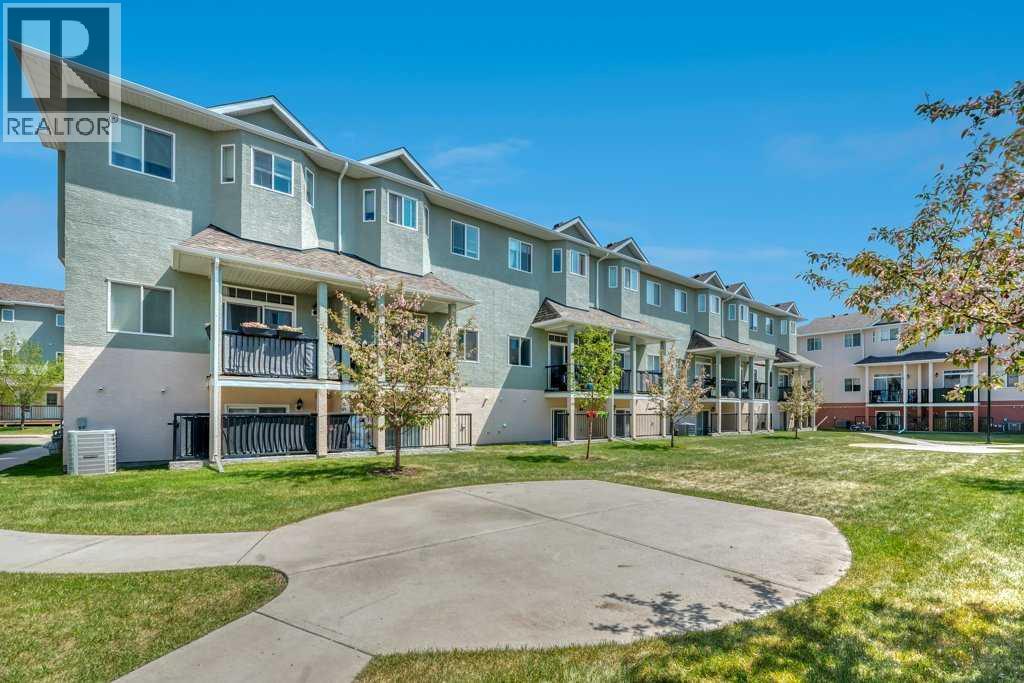 318 Strathcona Circle