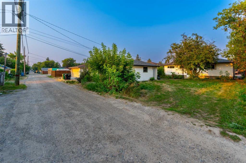 2231 40 Street SE - 31