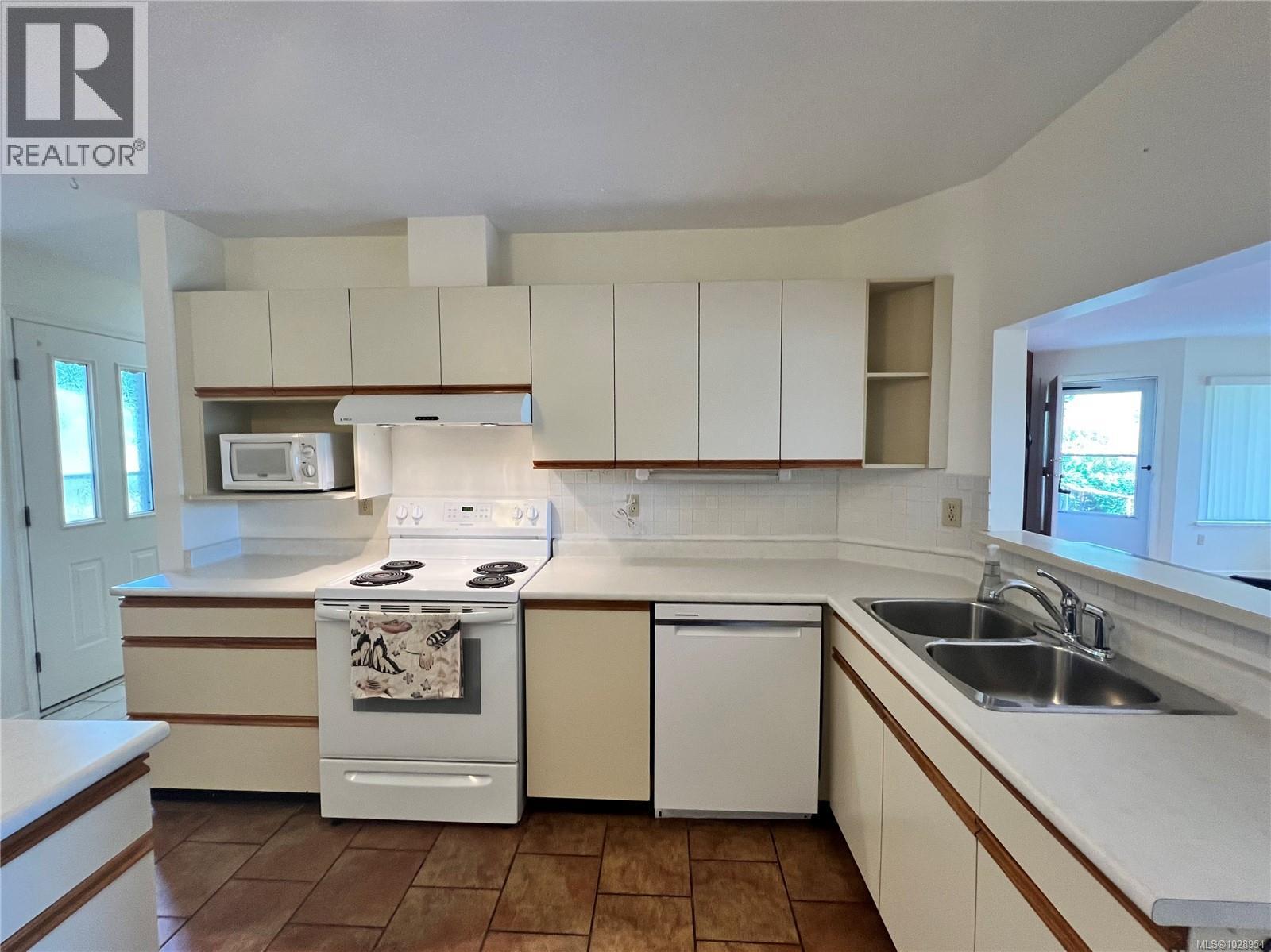 #3 130 Corbett Rd - 5