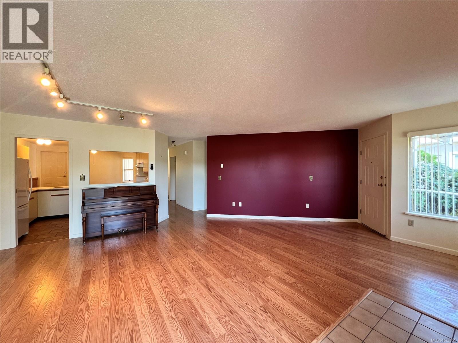 #3 130 Corbett Rd - 8