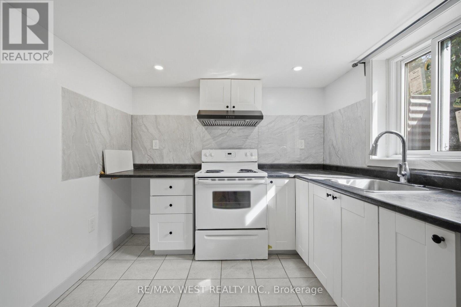 751 MEADOWVALE ROAD - 24