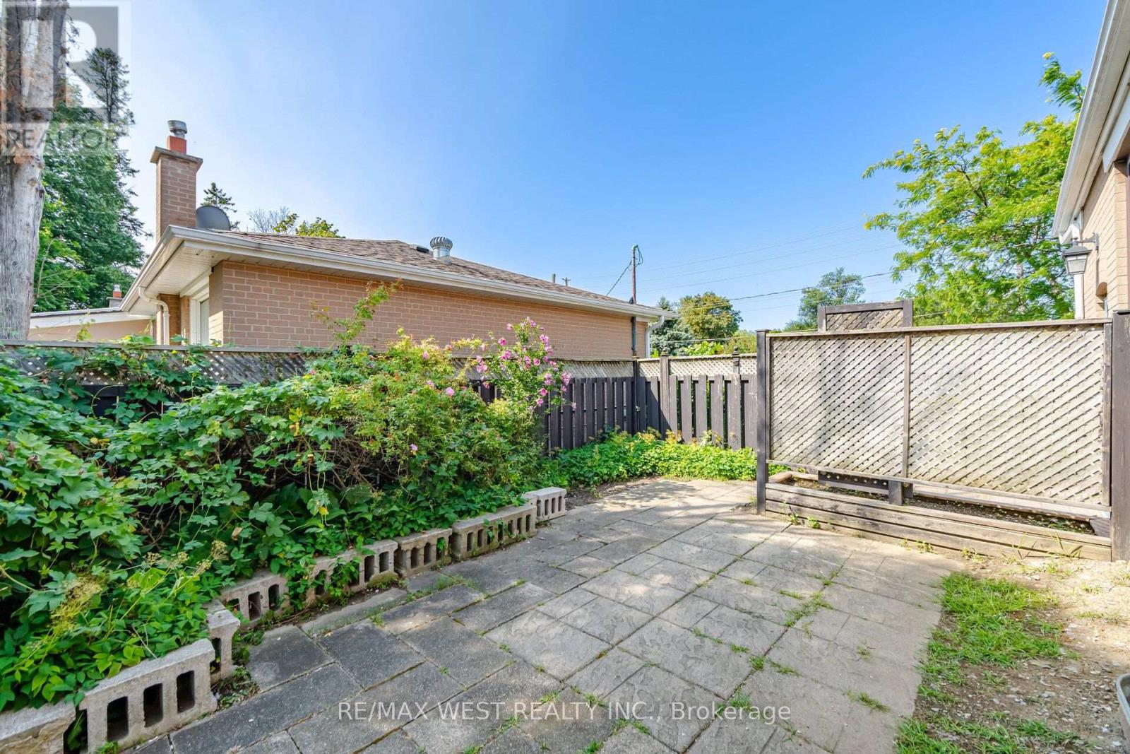 751 MEADOWVALE ROAD - 32