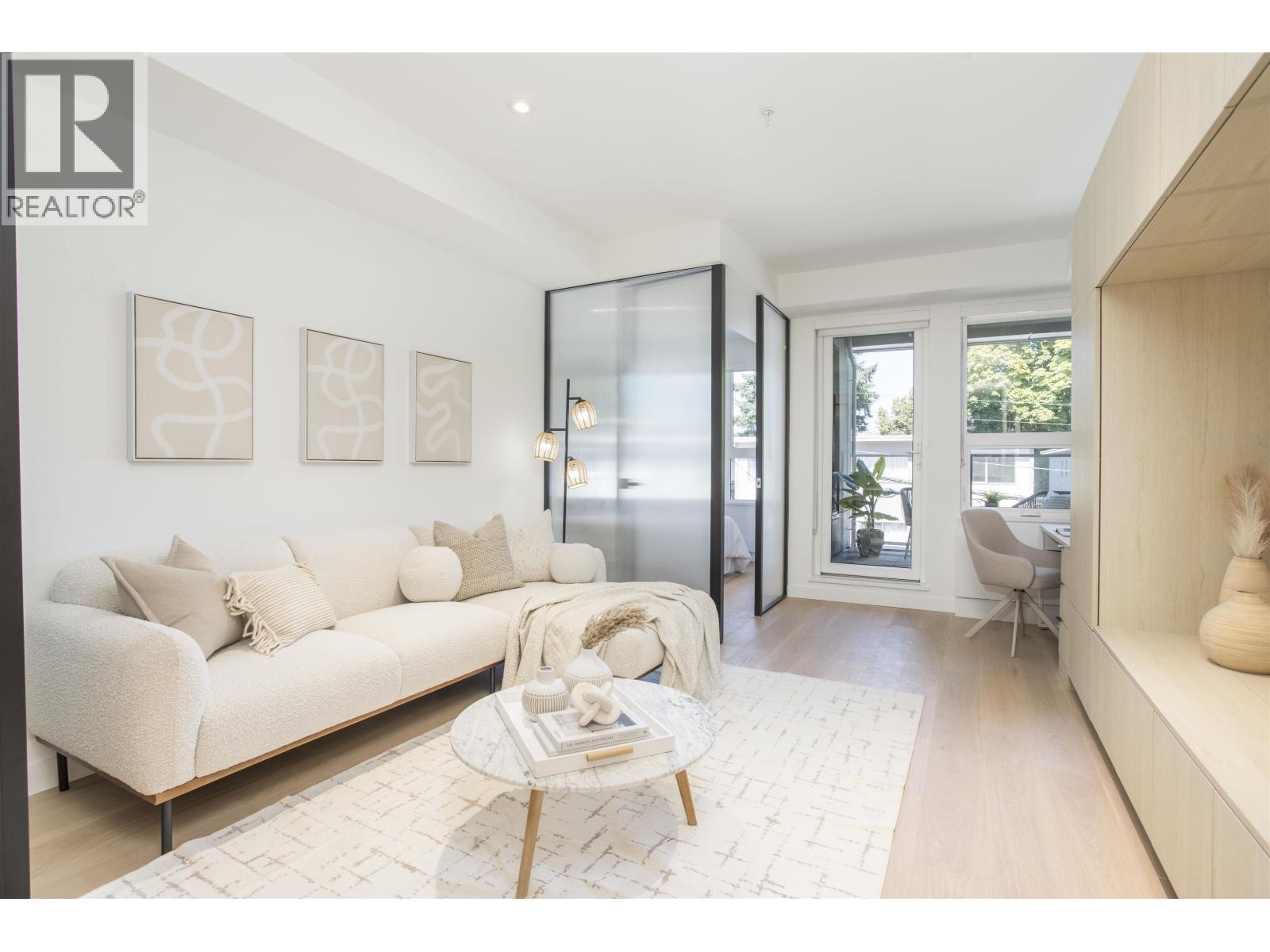 319 2471 ST. GEORGE STREET