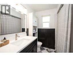 361 W 19th Street, North Vancouver, BC V7M1X7 Photo 11