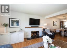 361 W 19th Street, North Vancouver, BC V7M1X7 Photo 6