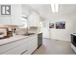 361 W 19th Street, North Vancouver, BC V7M1X7 Photo 8