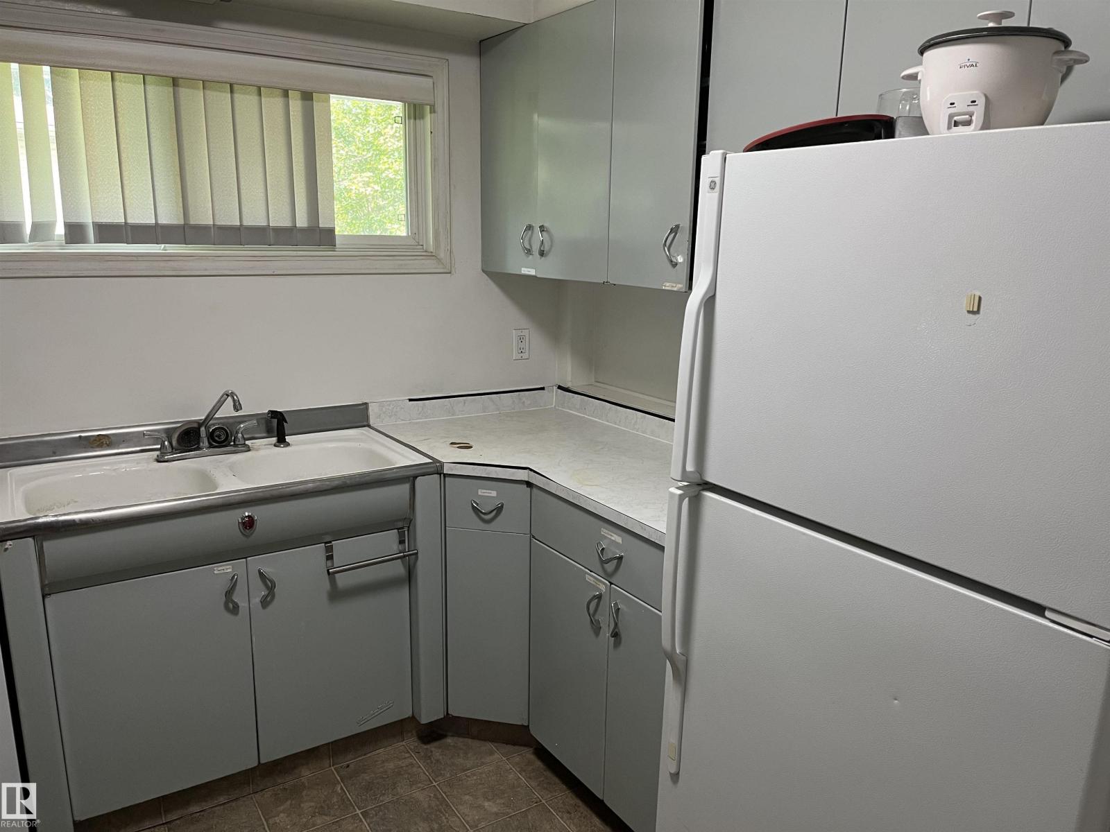 12011 87 AV NW - 8