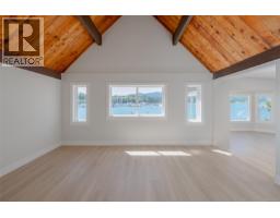 5492 Deep Bay Dr, Bowser, BC V0R1G0 Photo 15