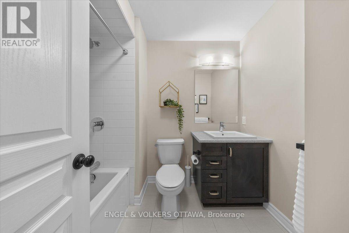 3 Bed, 3 Bath House for Sale in Ottawa – 556 TRIANGLE STREET, Ottawa – MLS# X13635608 - Image 41
