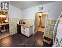 Bathroom - 800 Davenport Road, Toronto, ON M6G2B3 Photo 8