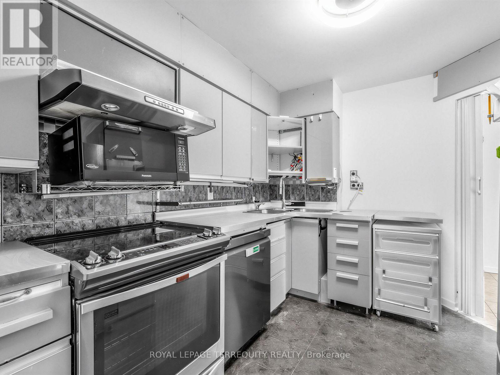 #210 25 MAITLAND STREET - Image 26