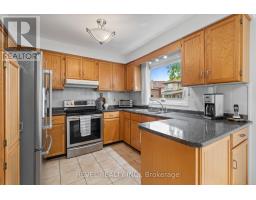 Primary Bedroom - 8 Cochrane Avenue, Brampton, ON L6Z4J4 Photo 11
