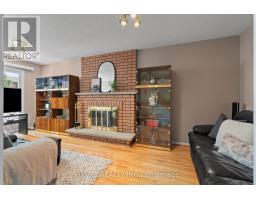 Dining room - 8 Cochrane Avenue, Brampton, ON L6Z4J4 Photo 12