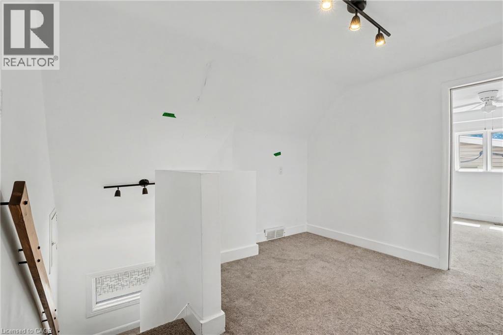 100 HARDALE Crescent - 21