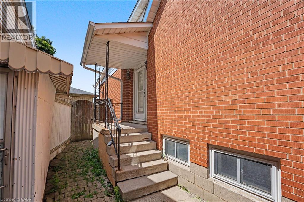 100 HARDALE Crescent - 35