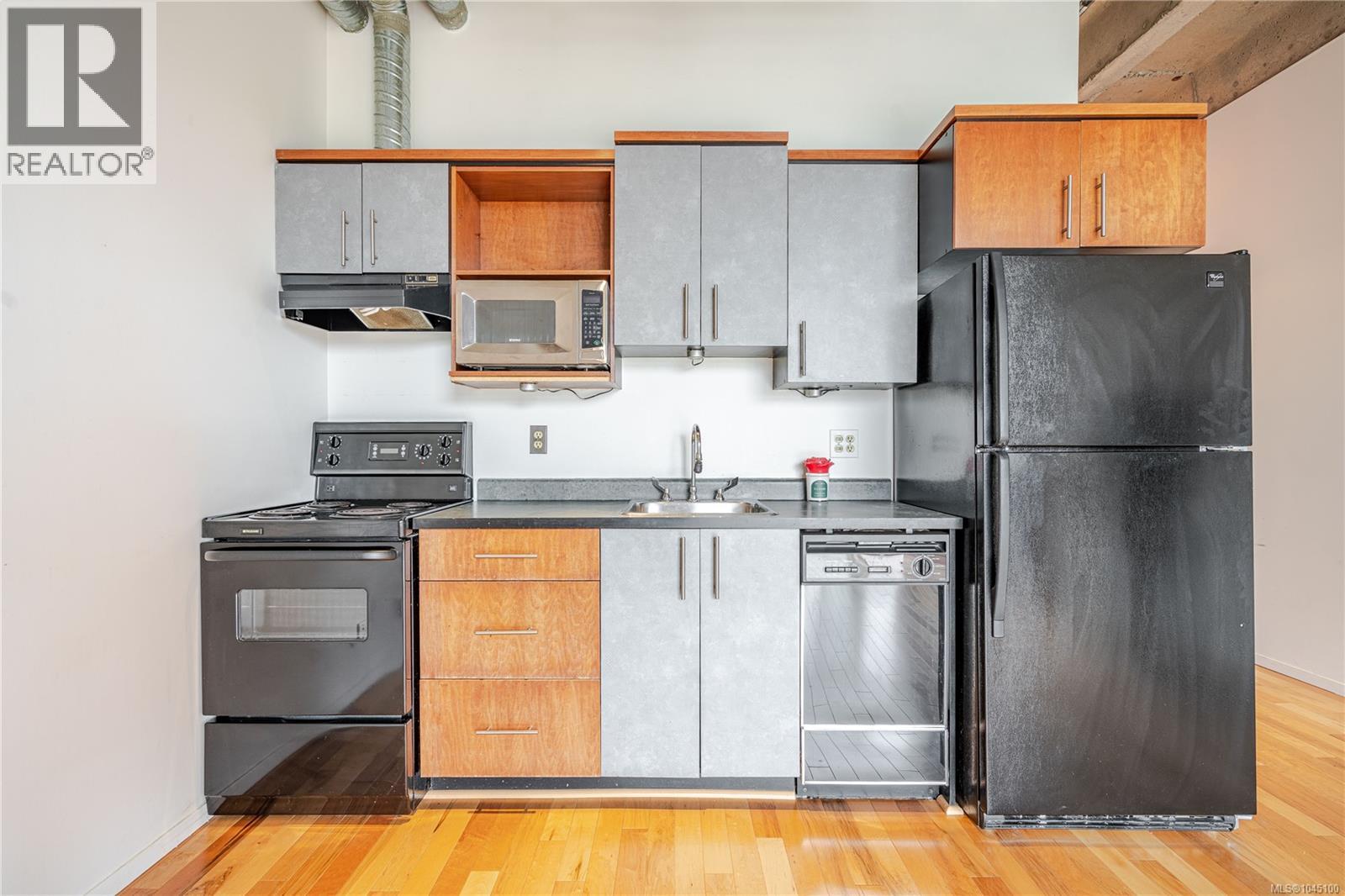 #512 1061 Fort St - Image 17