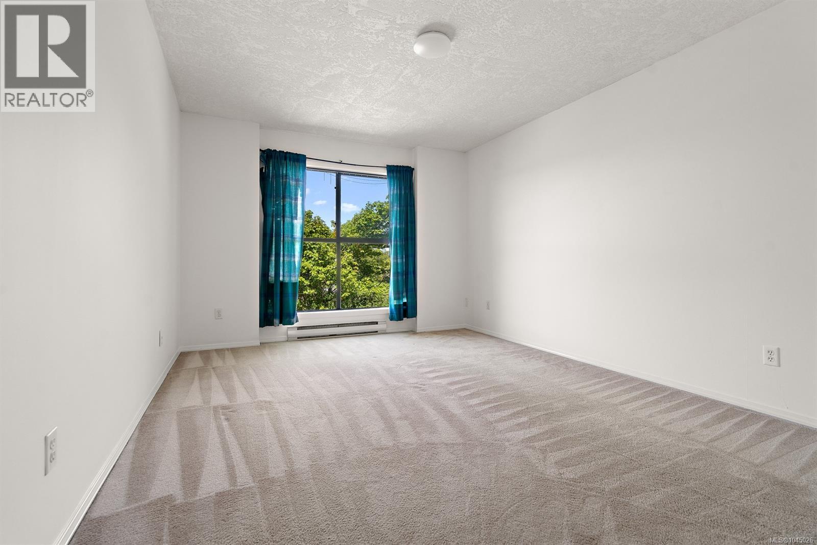 6 1404 McKenzie Avenue, Saanich