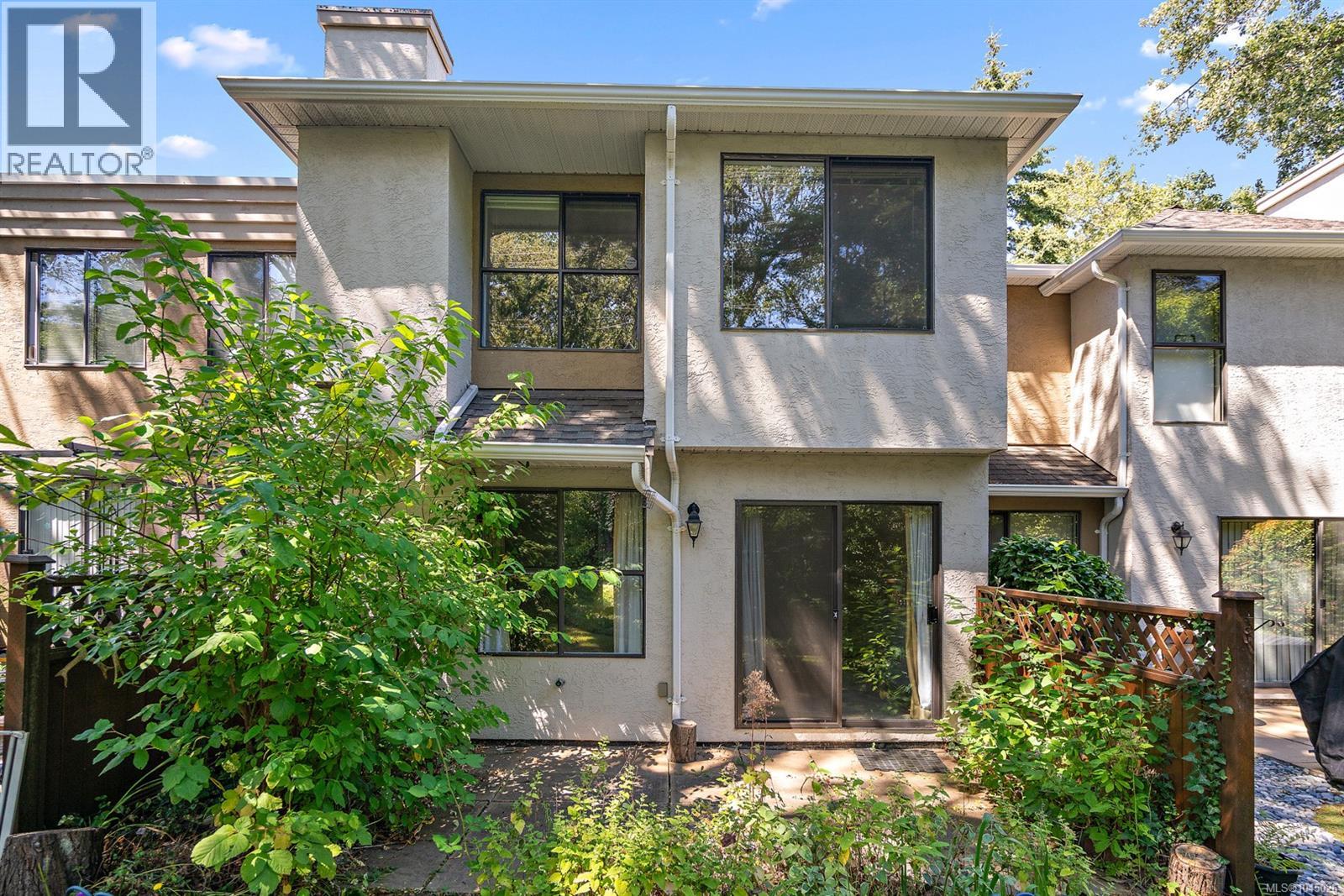 6 1404 McKenzie Avenue, Saanich