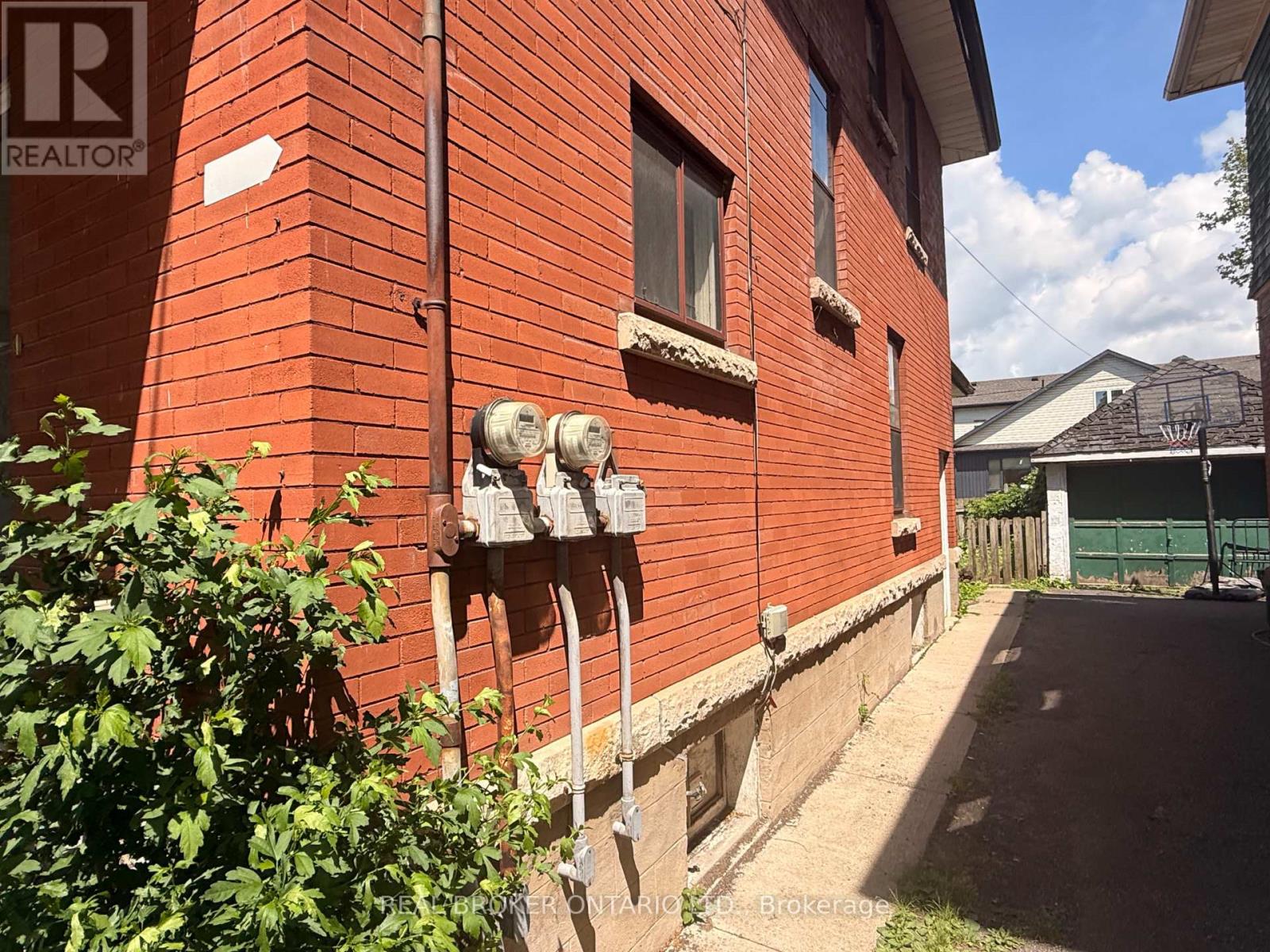 28 GROVE STREET - 4